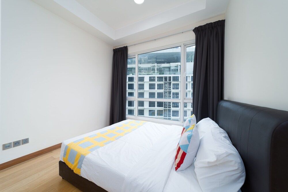 OYO Home 89446 Amazing 2 Bedroom Crest Classic Room 24