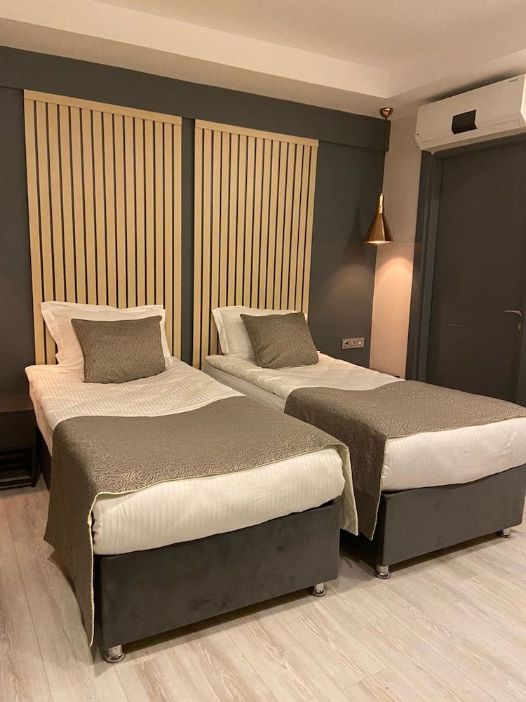 undefined Antik Houses 4