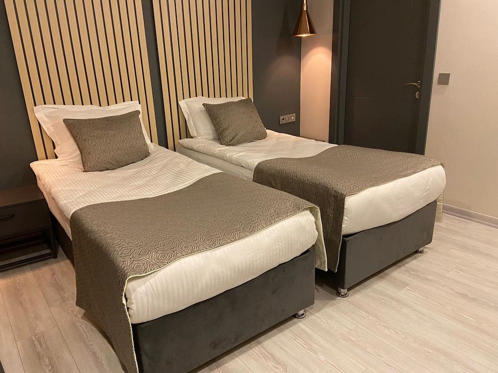 undefined Antik Houses 6