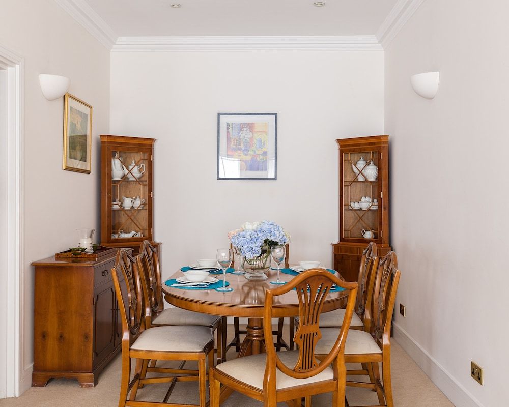 undefined 2-bed 2-bath Next to Park Lane