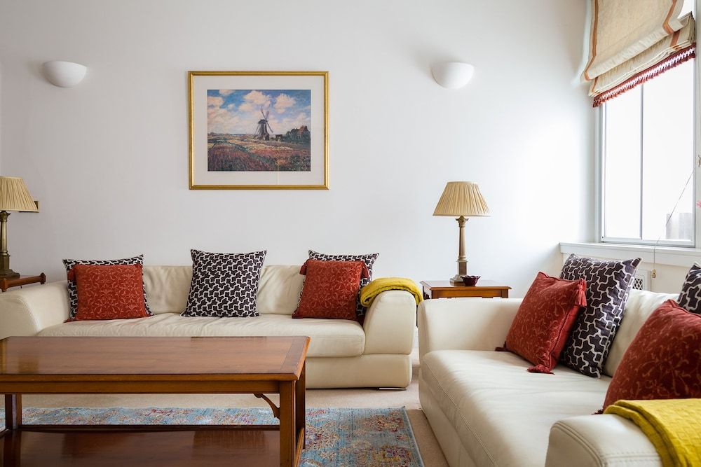 undefined 2-bed 2-bath Next to Park Lane 9