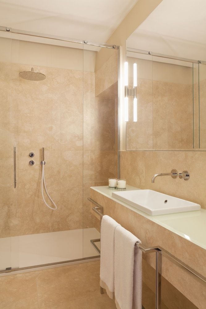 Amabilia Suites Double Room (Cathedral view) 10