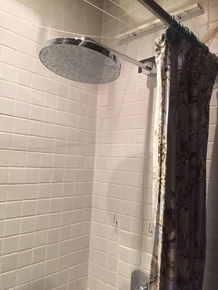 Boutique Bijoux Garden Flat in Vibrant Oval Apartment 2