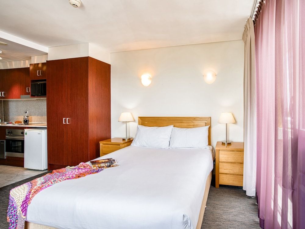 Park Regis Concierge Apartments Studio Apartment