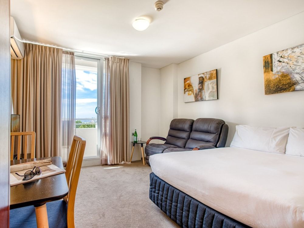 Park Regis Concierge Apartments Superior Studio Apartment 2