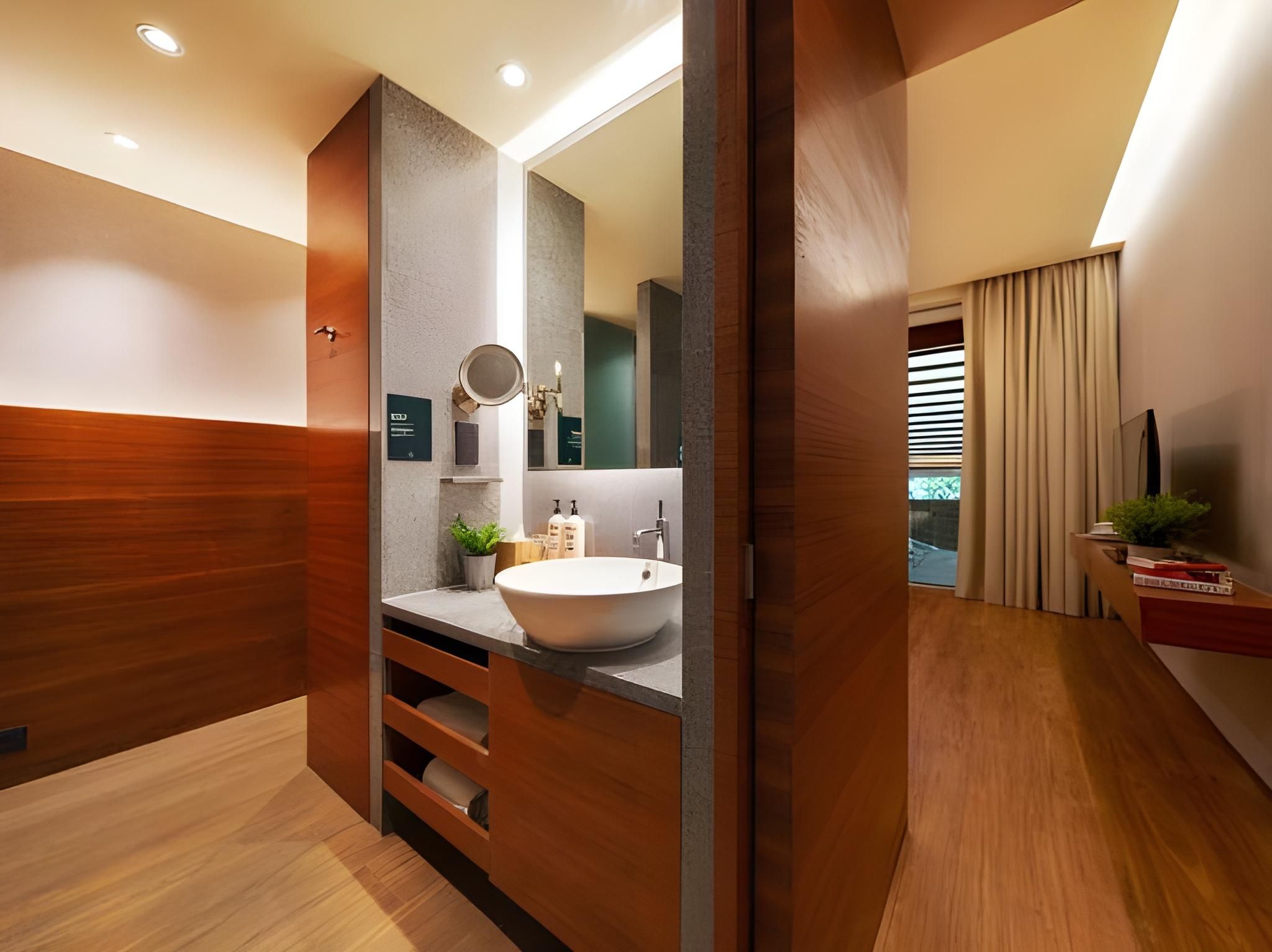 Courtyard Premier Room