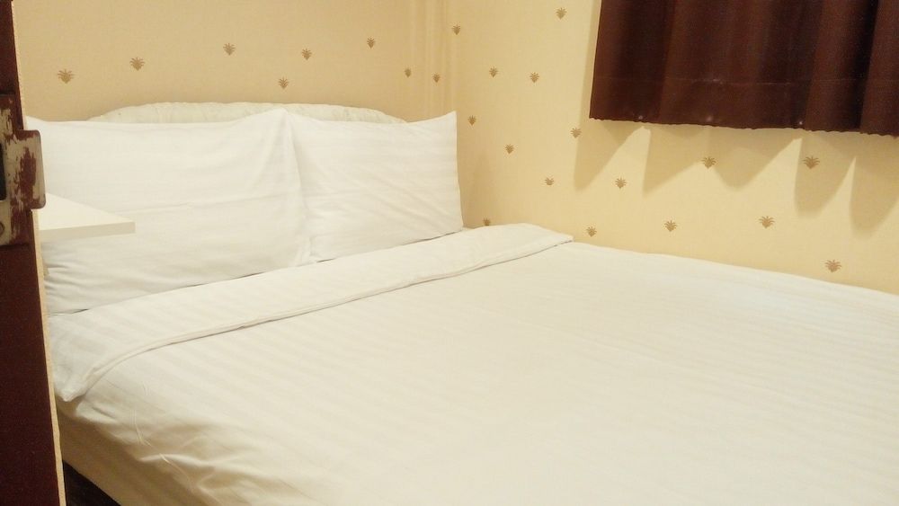 undefined 14 Plus 1 Hotel 10