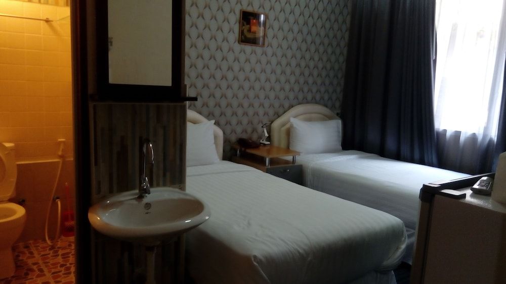 14 Plus 1 Hotel Deluxe Twin Room 2