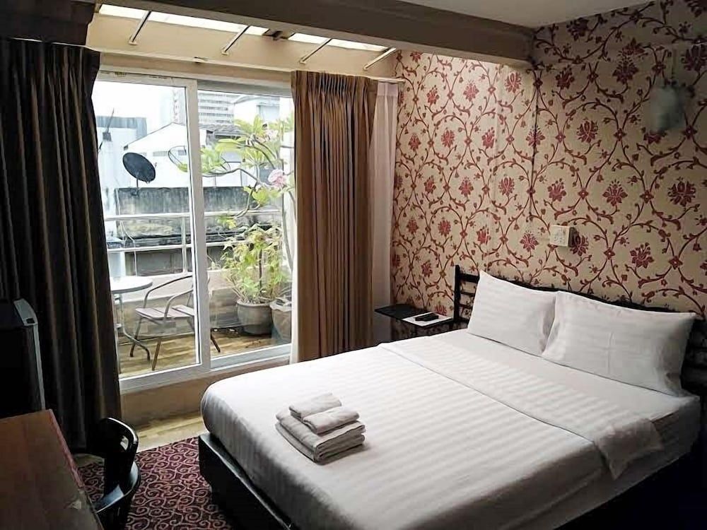 14 Plus 1 Hotel Penthouse Room