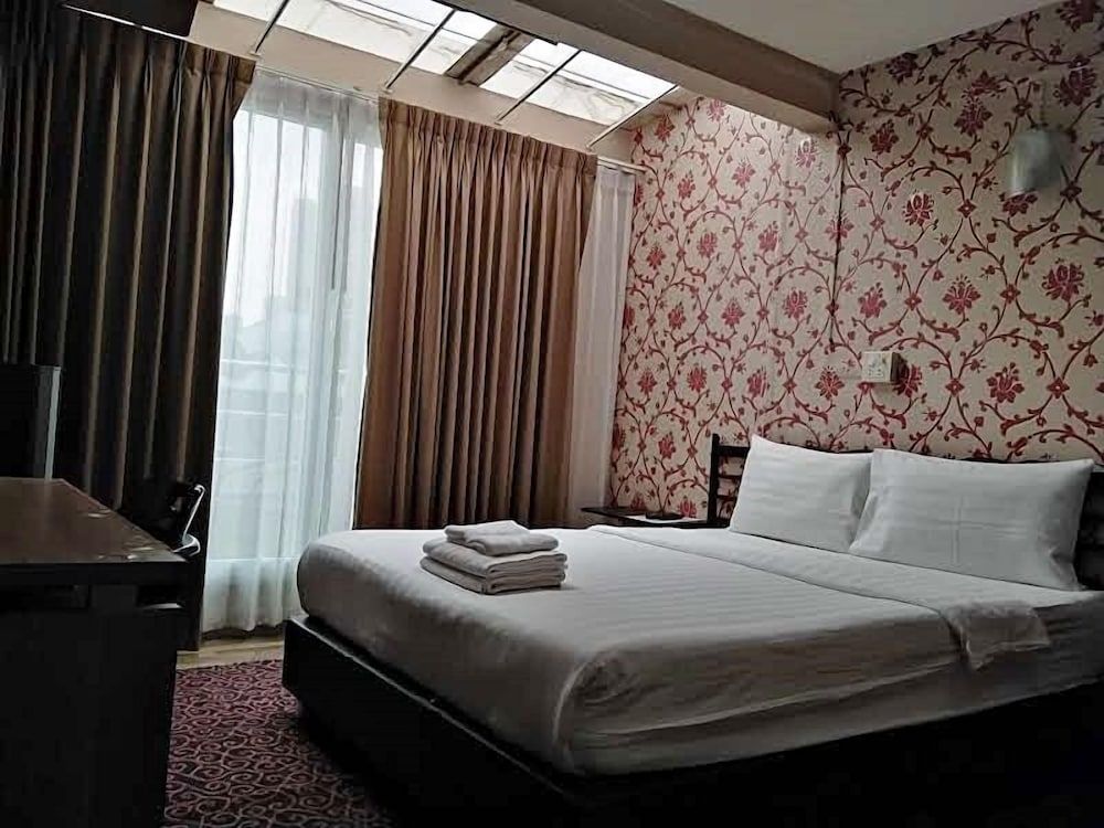 14 Plus 1 Hotel Penthouse Room 2