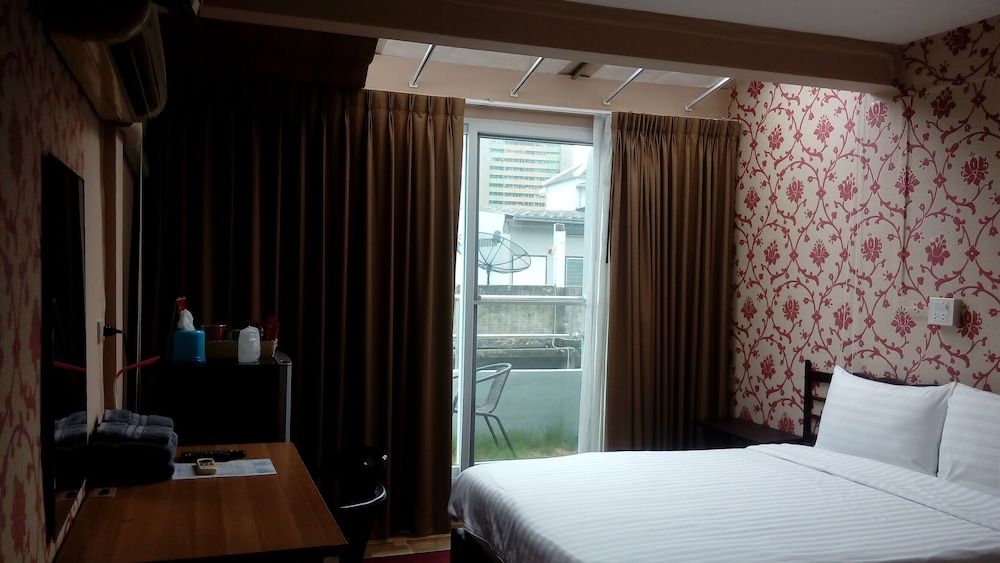 undefined 14 Plus 1 Hotel 2