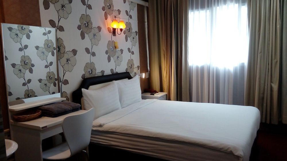 14 Plus 1 Hotel Deluxe Double Room 3