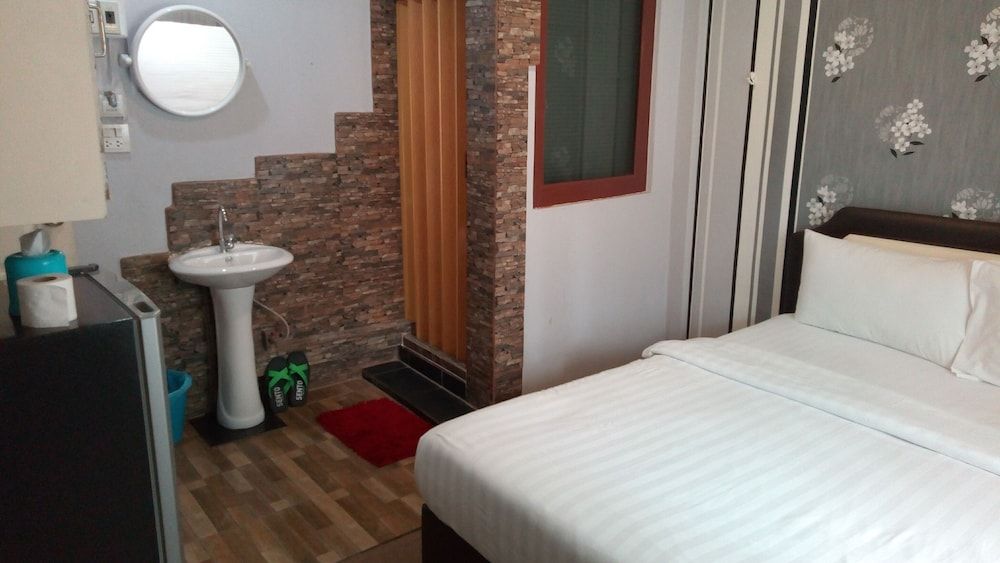 14 Plus 1 Hotel Deluxe Double Room 6