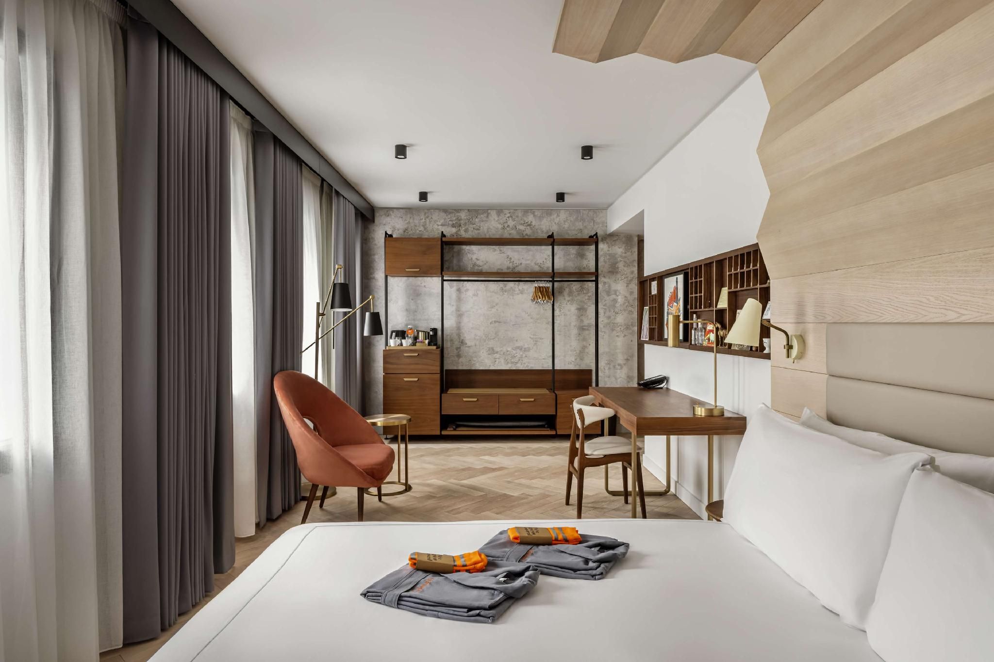 King Accessible Junior Suite