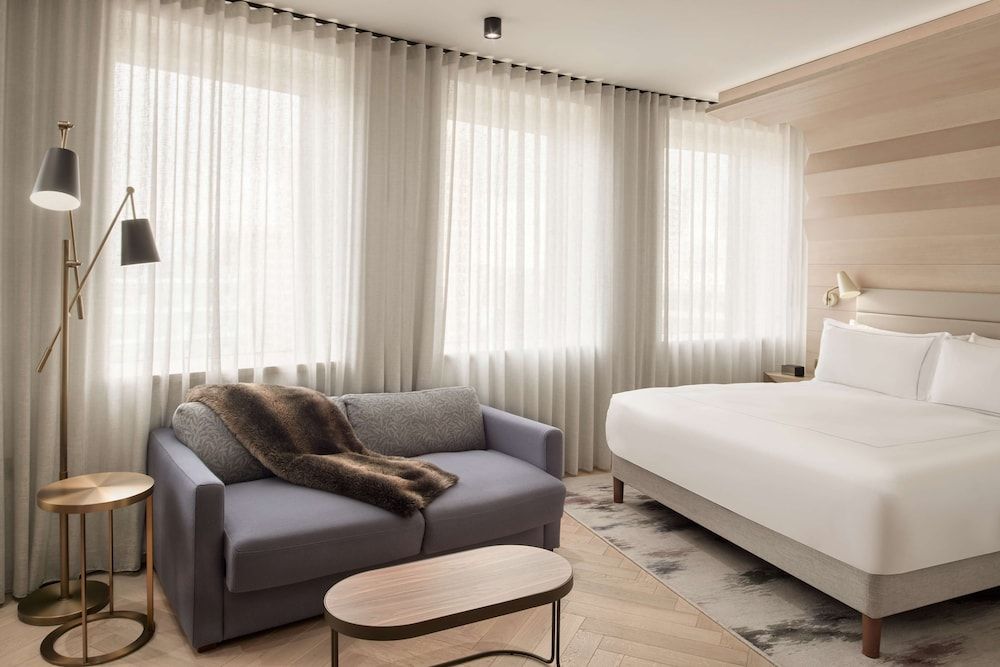 Junior Suite, 1 King Bed with Sofa bed