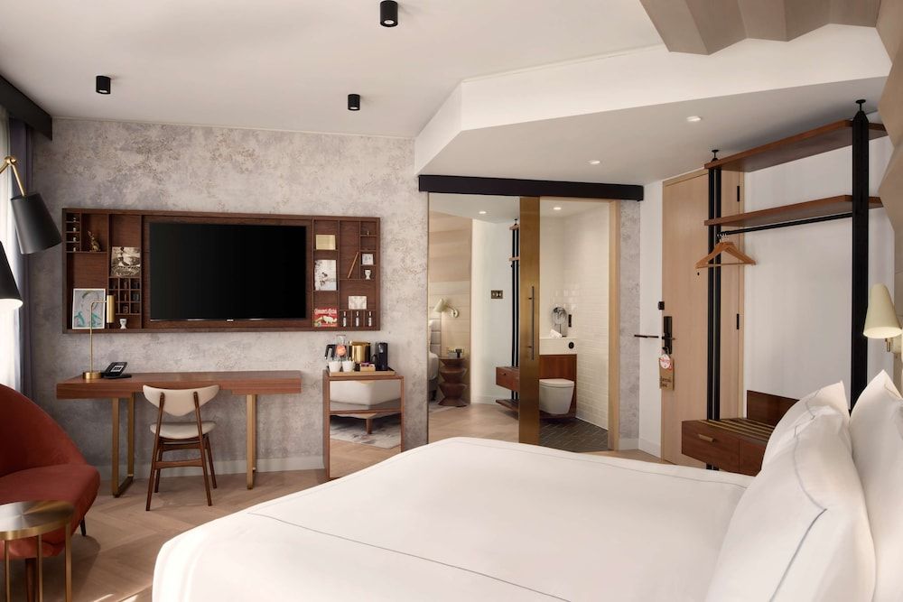 undefined Canopy by Hilton London City 9