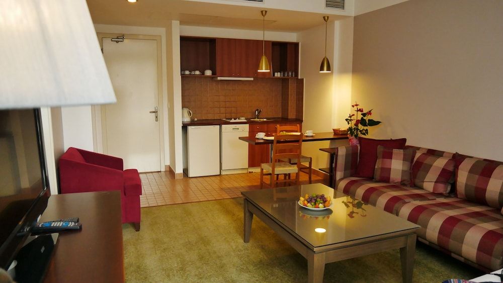 undefined Talen Otel 4