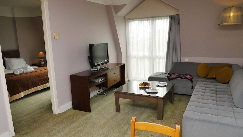 undefined Talen Otel