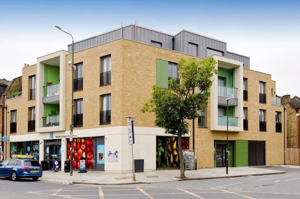 undefined Fabulous 2-bed Penthouse, Wimbledon 2