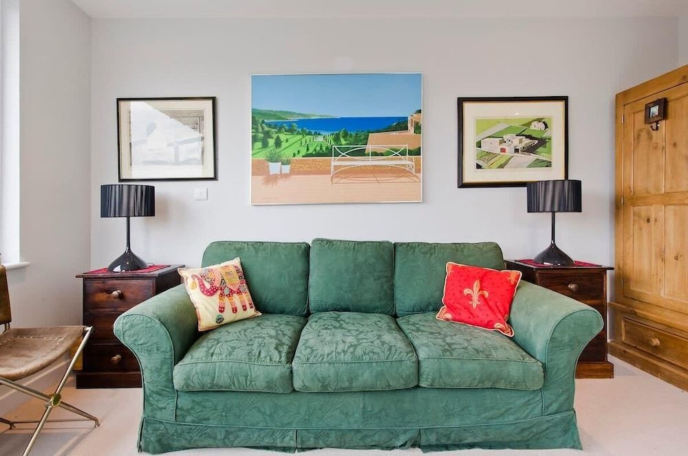 undefined Fabulous 2-bed Penthouse, Wimbledon 5