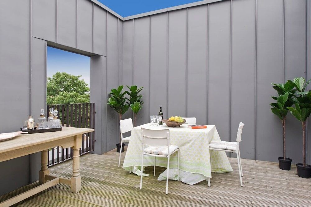 undefined Fabulous 2-bed Penthouse, Wimbledon 4