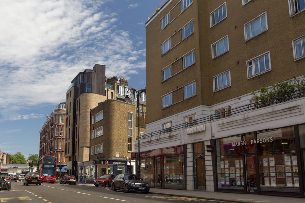 undefined Beautiful 2 Bed 2 Bath Flat in South Kensington 3
