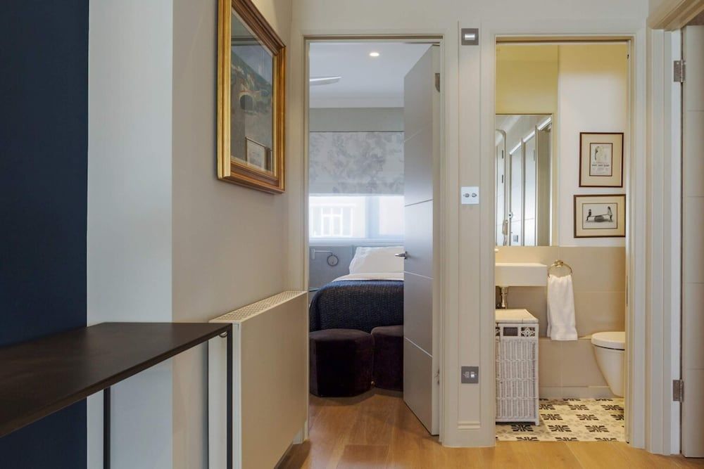 undefined Beautiful 2 Bed 2 Bath Flat in South Kensington