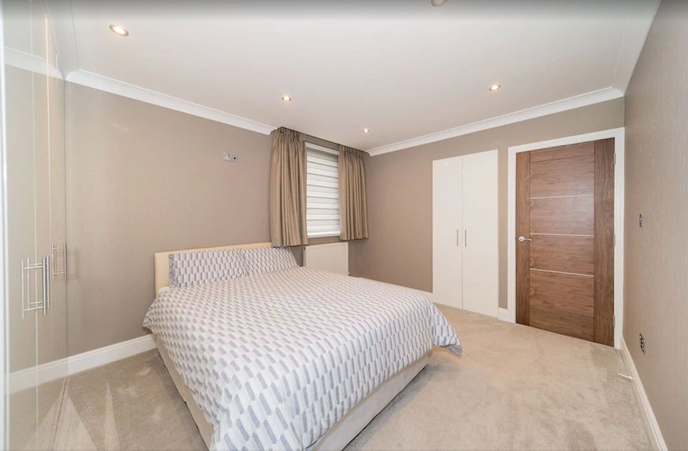 undefined Newly Refurbished Flat Hyde Park London 8