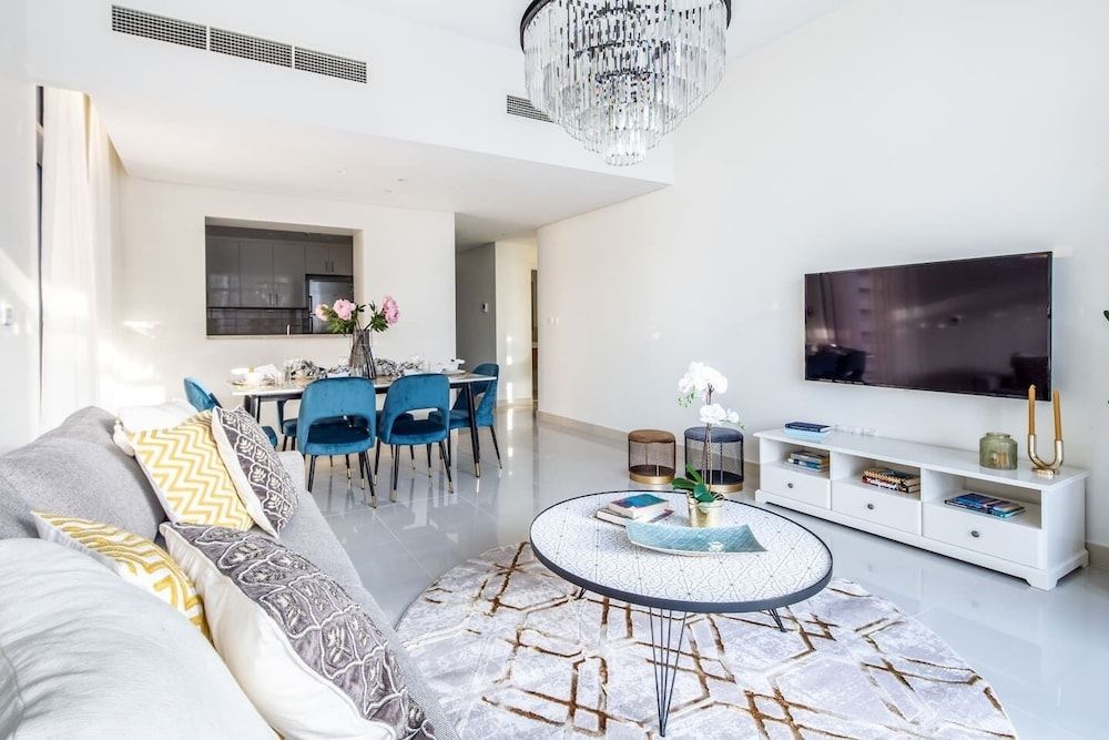 undefined Stylish & Sophisticated 1BR in Downtown Dubai 10