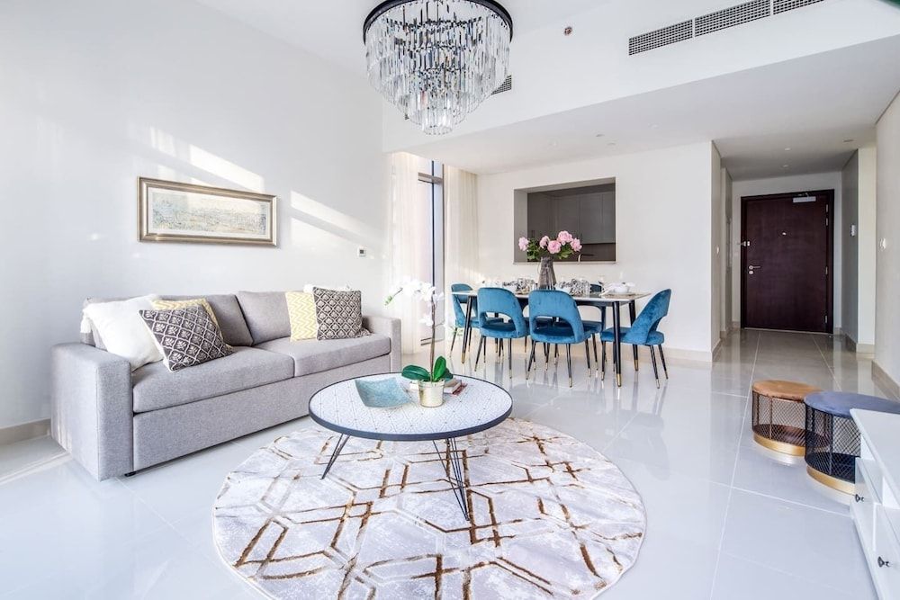 undefined Stylish & Sophisticated 1BR in Downtown Dubai 9