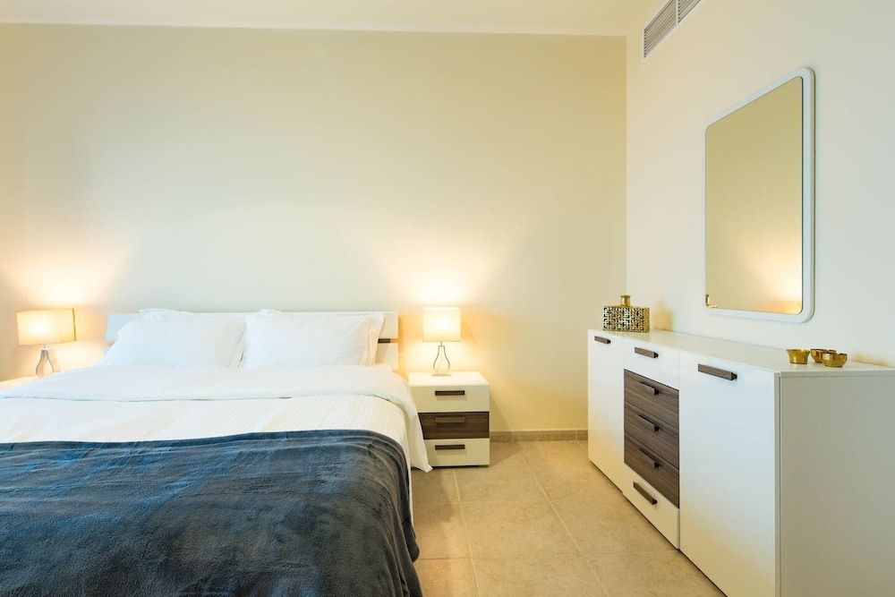 undefined Light & Contemporary 1BR in Marina - Sea Views! 4