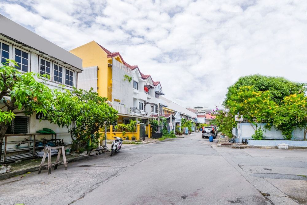 undefined OYO 941 Chom's House at Sapanmai 4