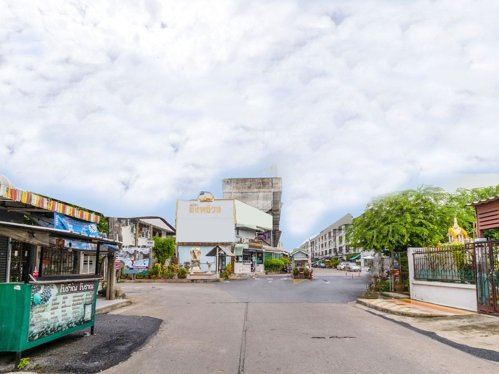 undefined OYO 941 Chom's House at Sapanmai 3