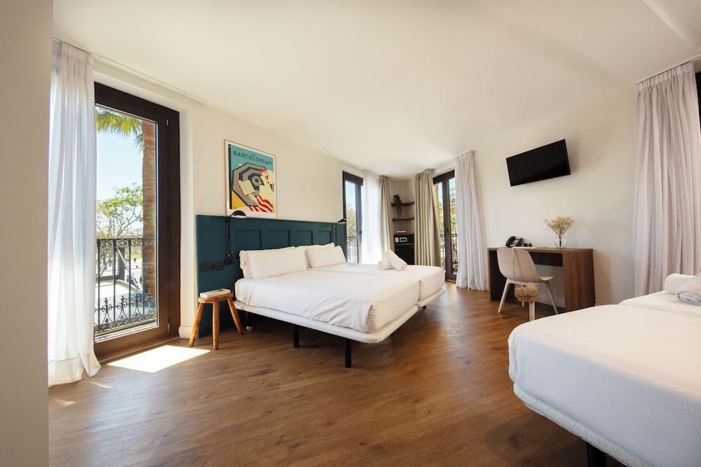 undefined Som Nit Port Vell 2