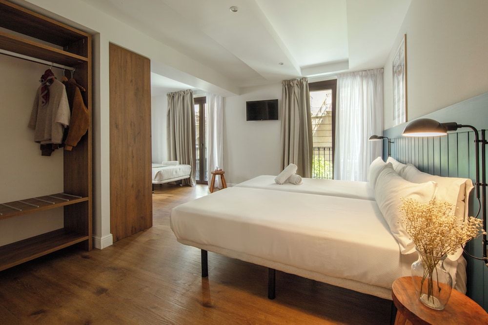 undefined Som Nit Port Vell 4