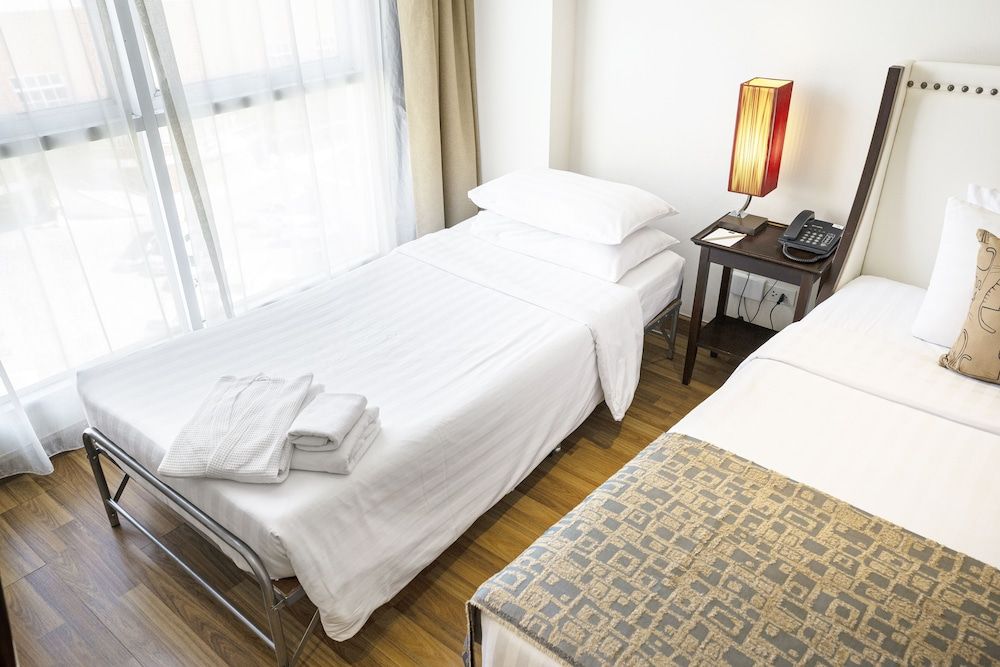 Maple Haus Sukhumvit 33 By Favstay Deluxe Triple Room 5