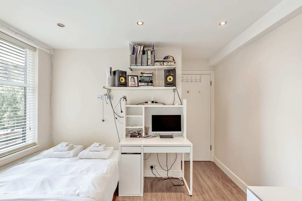 undefined Great 2 Bed, 2 Bath Apartment Next to Hyde Park 5