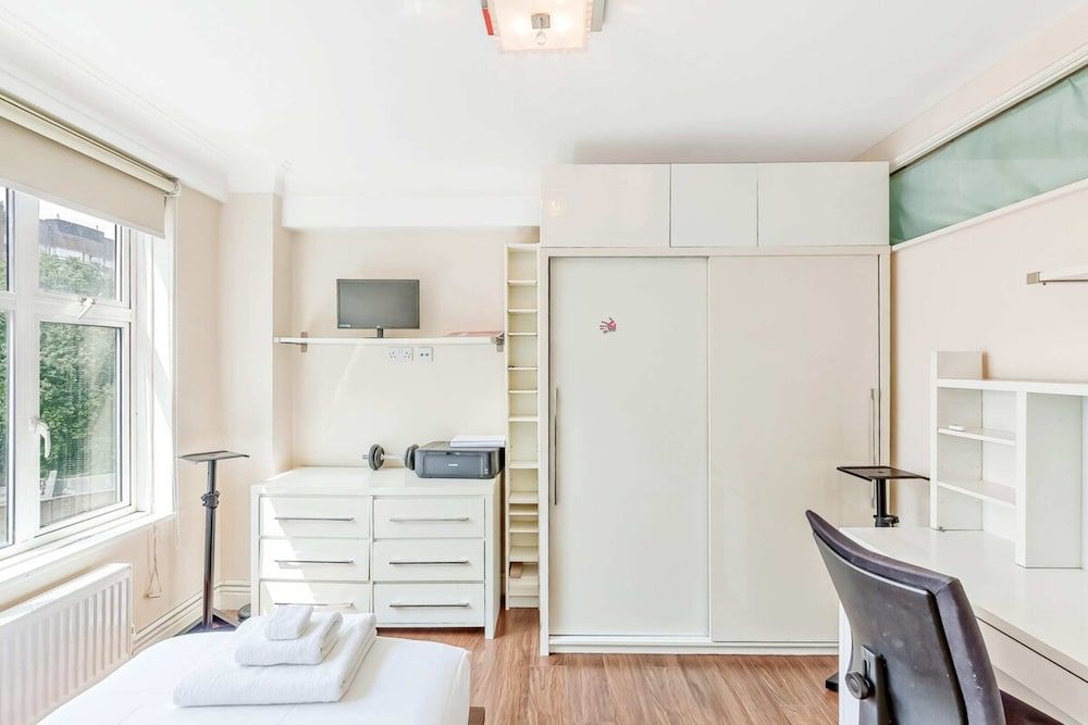undefined Great 2 Bed, 2 Bath Apartment Next to Hyde Park 7