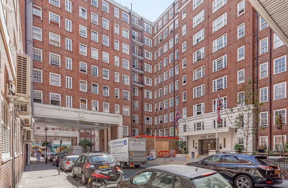 undefined Great 2 Bed, 2 Bath Apartment Next to Hyde Park 2