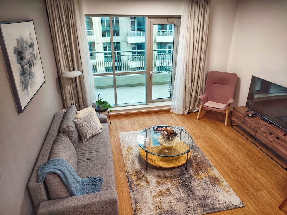 Whitesage - Fountain View Stylish Apt With Spacious Terrace