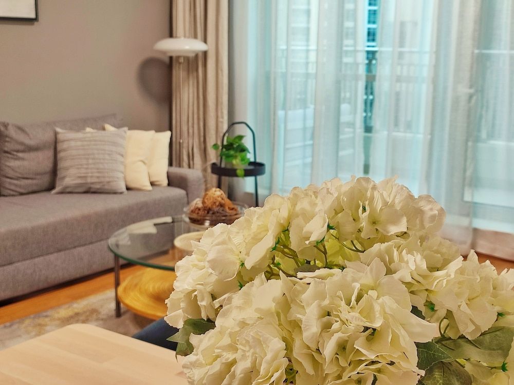 Whitesage - Fountain View Stylish Apt With Spacious Terrace