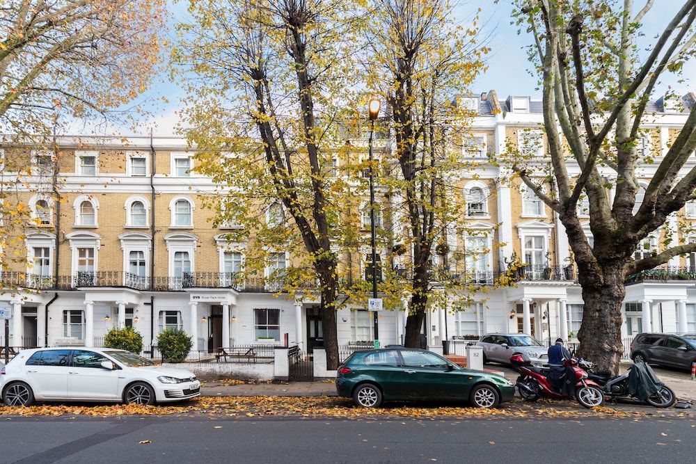 undefined Picnic in the Park Fantastic 3 Bedrooms 4