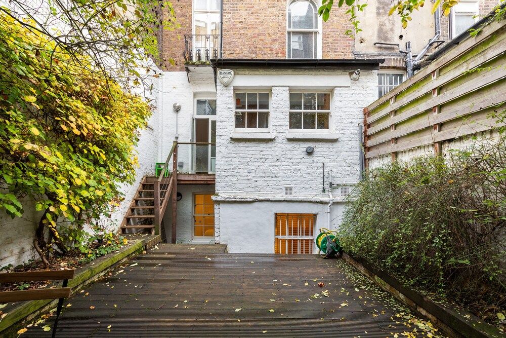 undefined Picnic in the Park Fantastic 3 Bedrooms 3