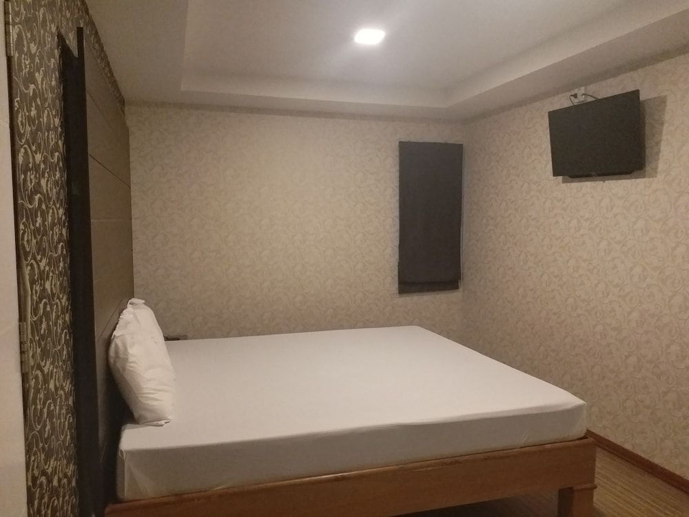 The 9 Resort Standard Double Room 5