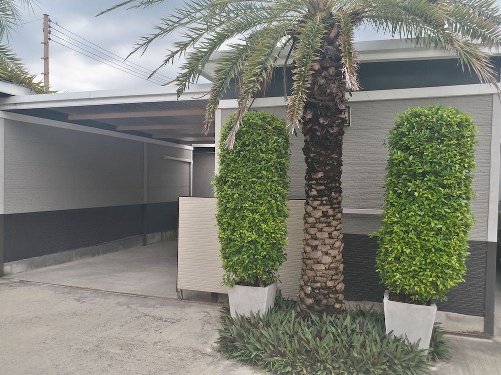 undefined The 9 Resort 5