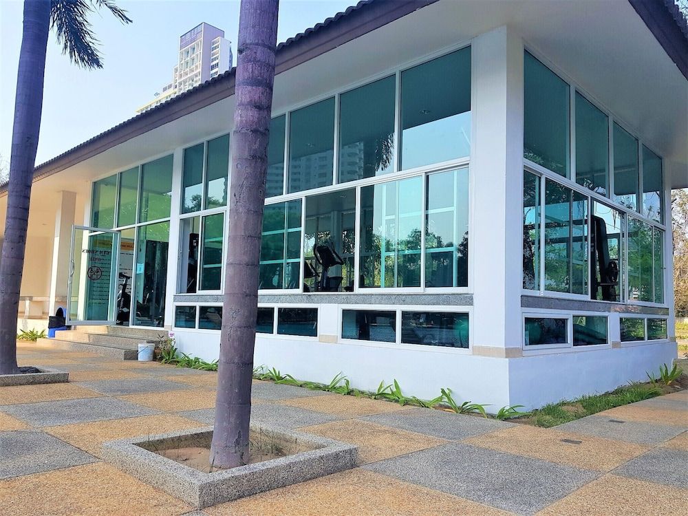 undefined 30th Floor Beach Condo With Stunning sea Views 3