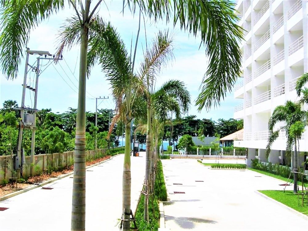 undefined 30th Floor Beach Condo With Stunning sea Views 2