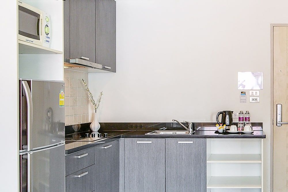 Clover Haus Sukhumvit 33 By Favstay Deluxe Room 6