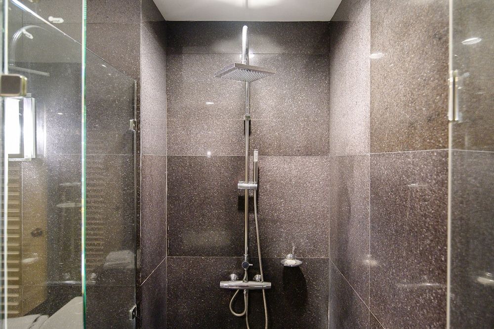 Clover Haus Sukhumvit 33 By Favstay Deluxe Room 13