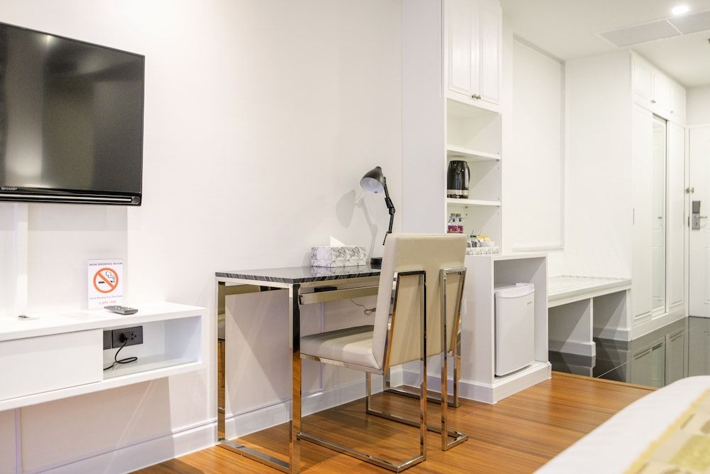 Clover Haus Sukhumvit 33 By Favstay Premier Room 4